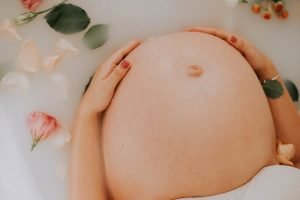 Read more about the article Come evitare le smagliature in gravidanza: i migliori olii e creme