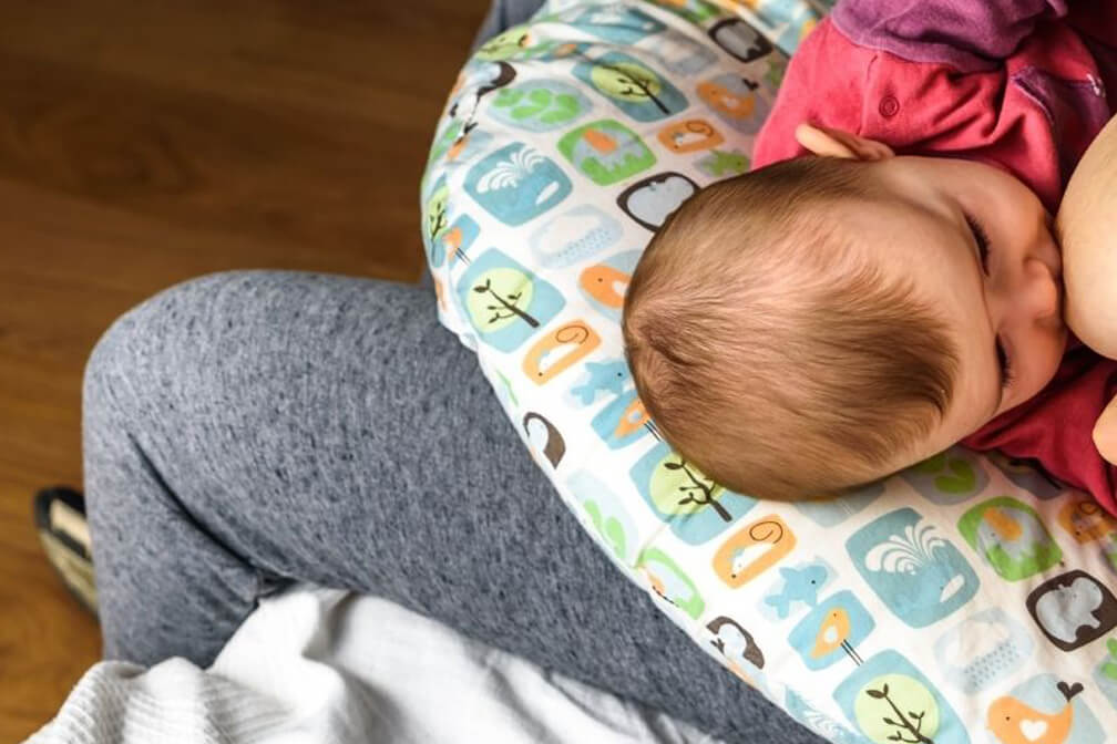Read more about the article Cuscino allattamento: le tipologie e quali sono i migliori
